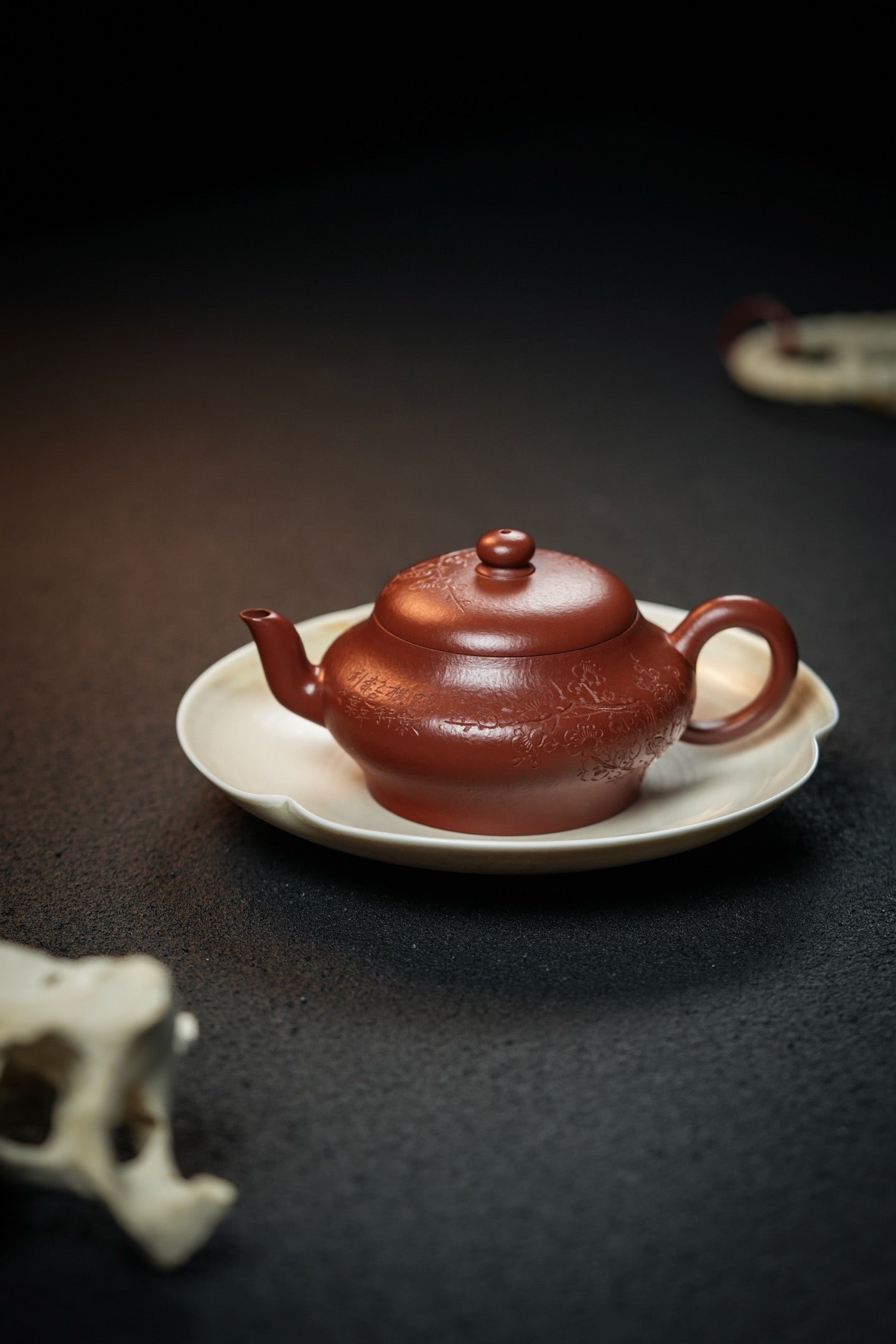 Bian Yu   160cc - Yixing Zisha Purple Clay Teapot
