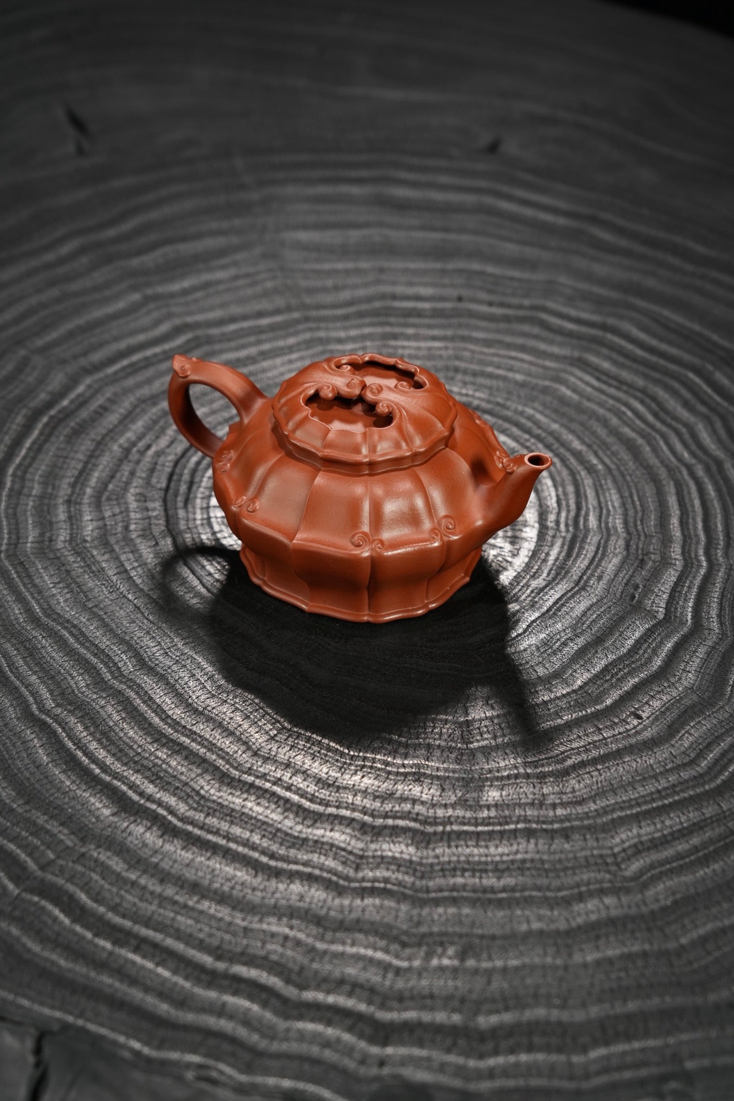 Fu Shou Ru Yi   200cc - Yixing Zisha Purple Clay Teapot