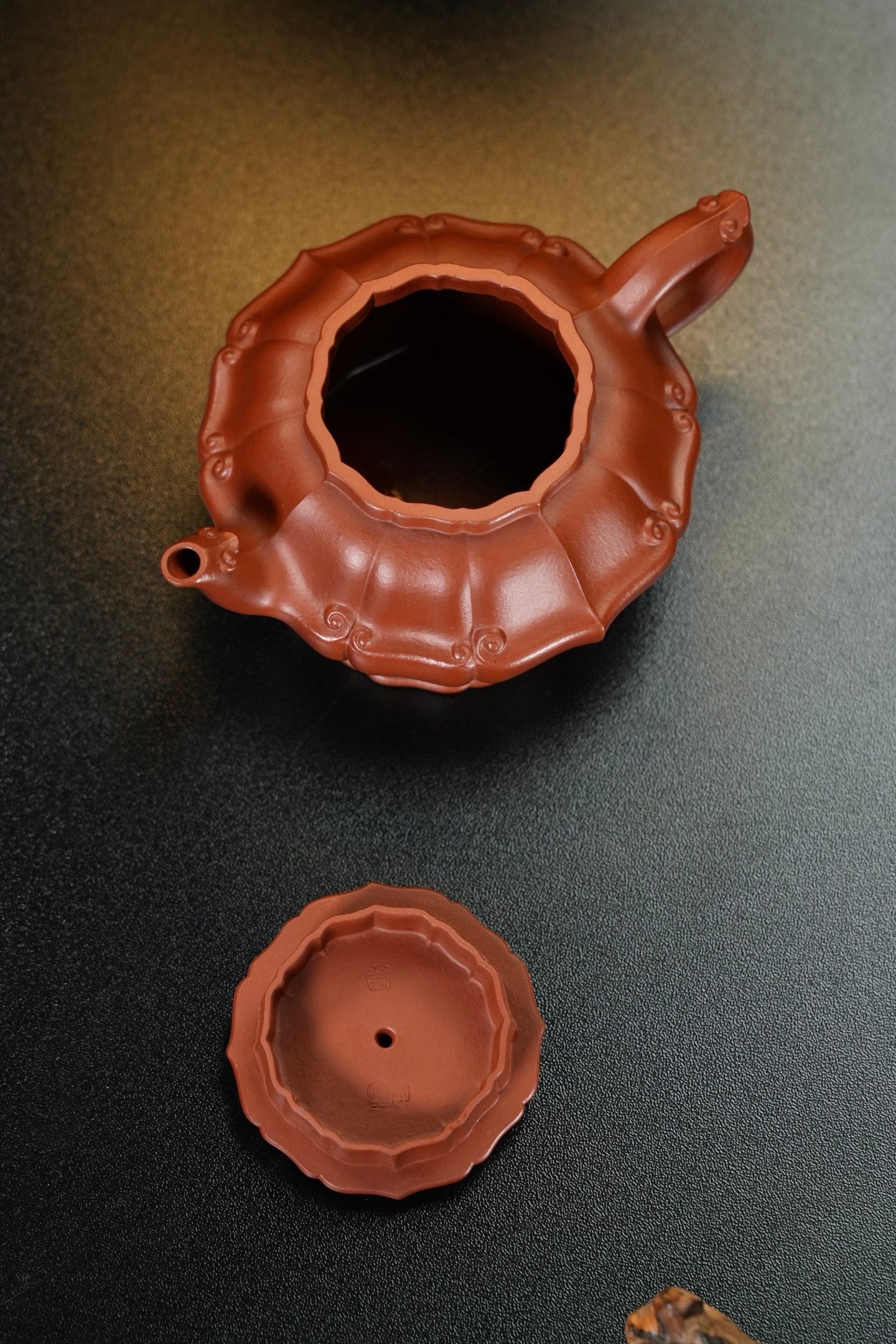 Fu Shou Ru Yi   200cc - Yixing Zisha Purple Clay Teapot