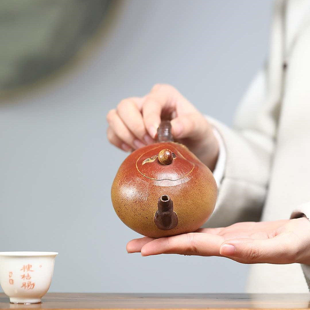 Rui Tao Ying Xiang   230cc - Yixing Zisha Purple Clay Teapot