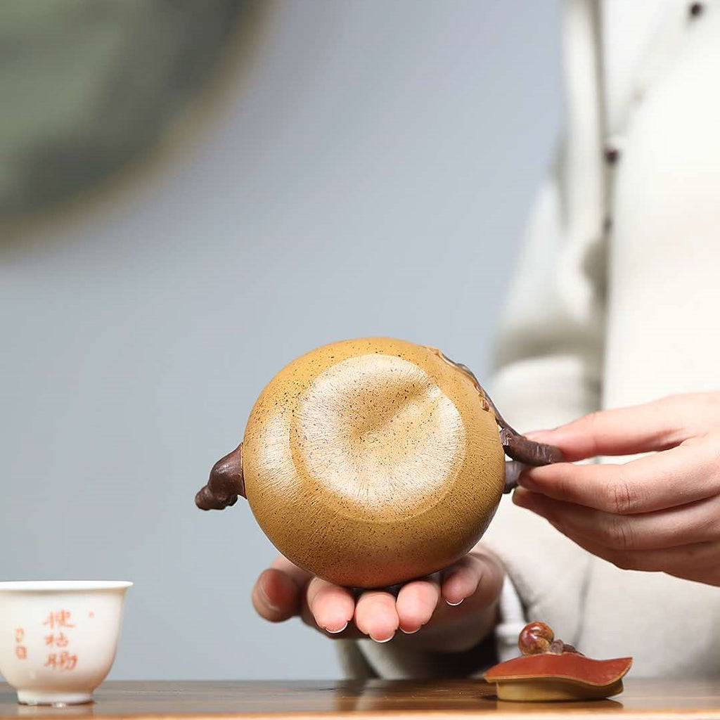 Rui Tao Ying Xiang   230cc - Yixing Zisha Purple Clay Teapot