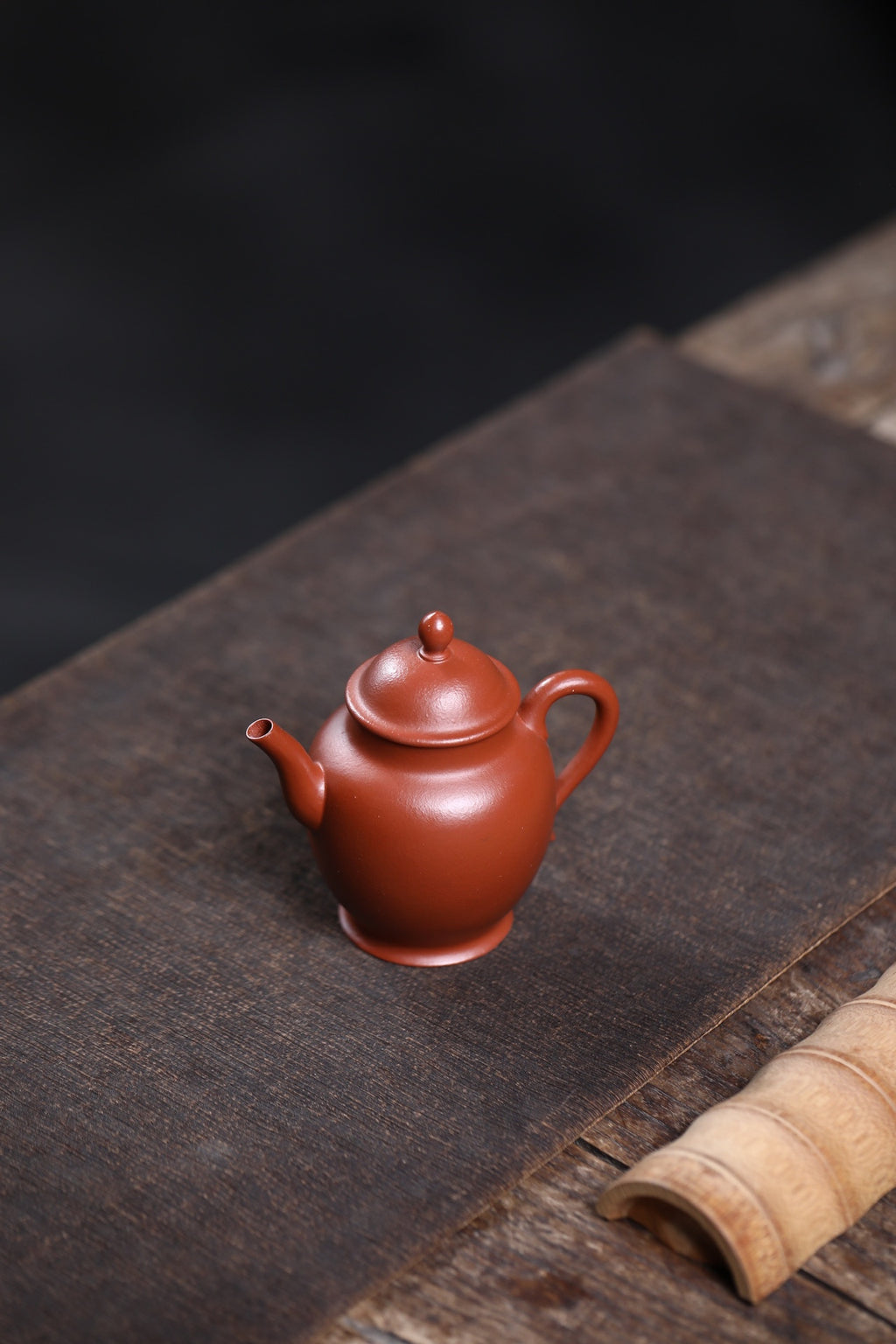 Wu Jin Gong Deng  100cc - Yixing Zisha Purple Clay Teapot