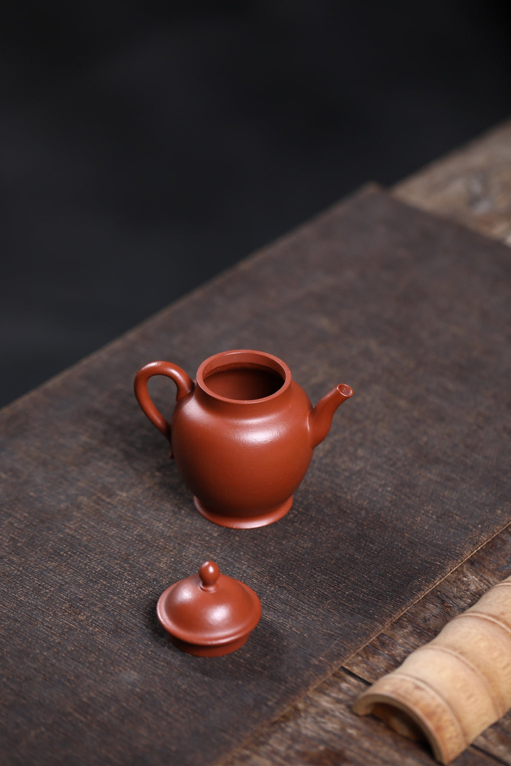 Wu Jin Gong Deng  100cc - Yixing Zisha Purple Clay Teapot