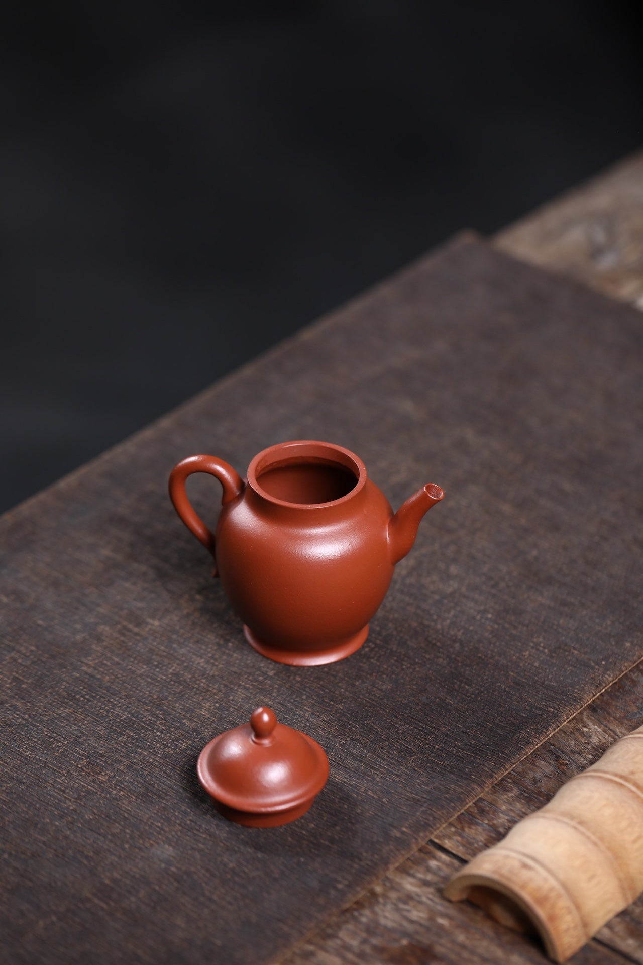 Wu Jin Gong Deng  100cc - Yixing Zisha Purple Clay Teapot