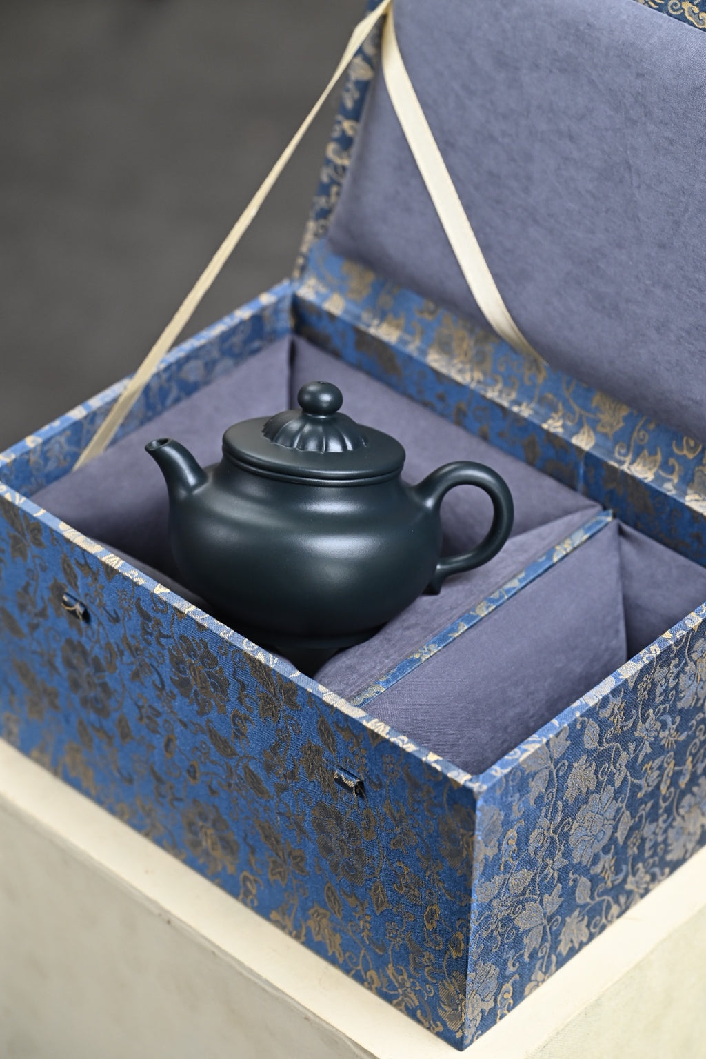 Lian Ban  250cc - Yixing Zisha Purple Clay Teapot