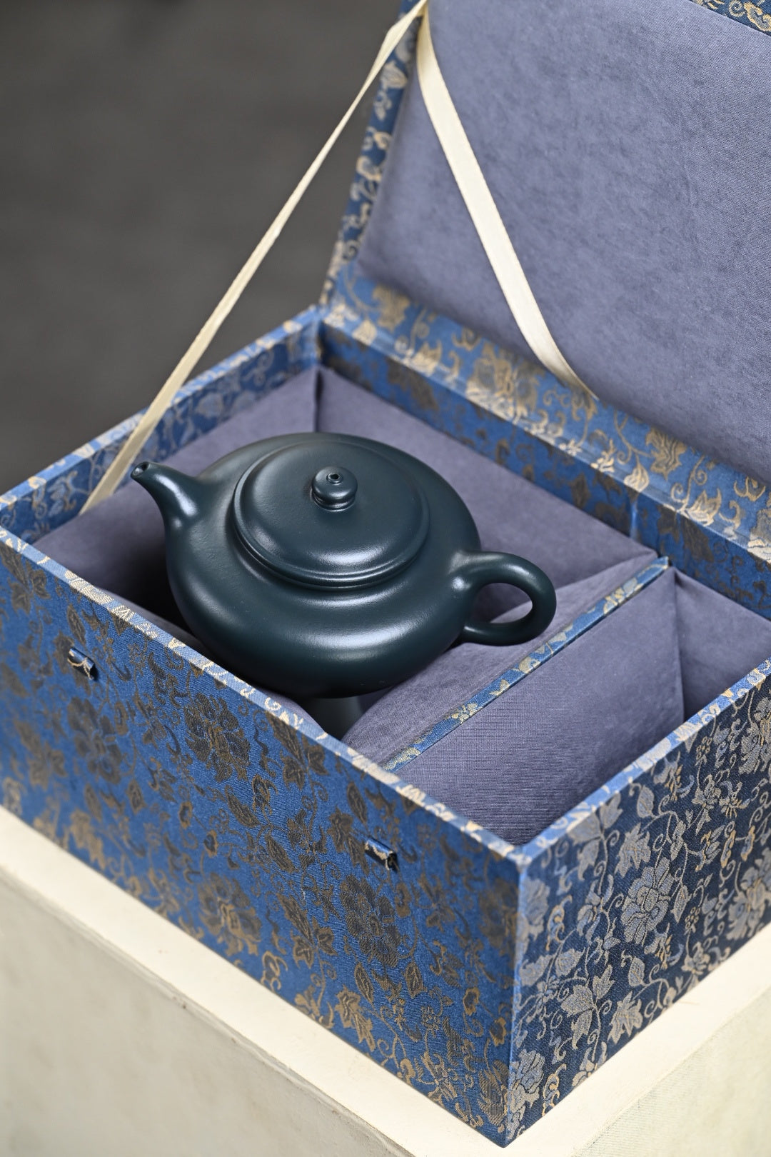 Fang Gu  250cc - Yixing Zisha Purple Clay Teapot