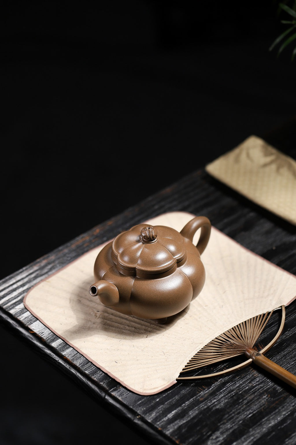 Sna Zu Ling Hua    280cc - Yixing Zisha Purple Clay Teapot