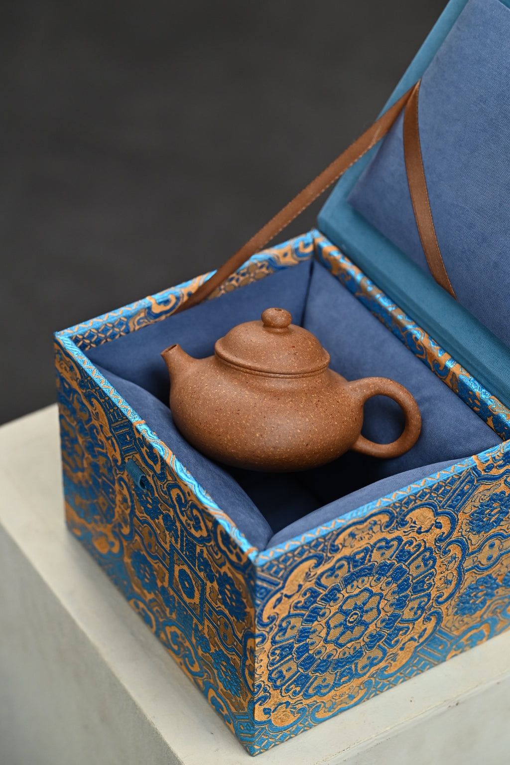 Rong Tian    160cc - Yixing Zisha Purple Clay Teapot