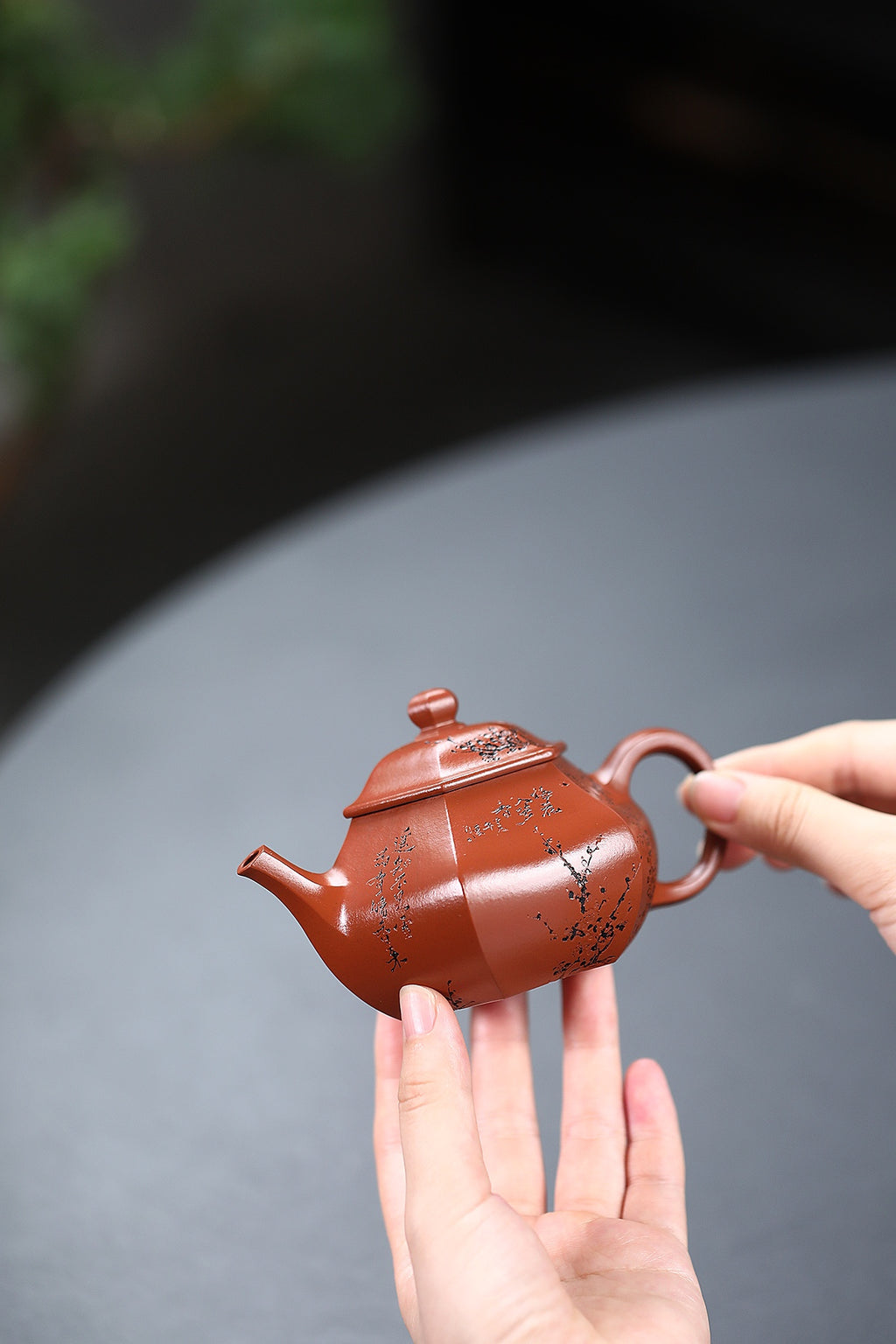 Liu Fang Rong Tian   150cc   - Yixing Zisha Purple Clay Teapot