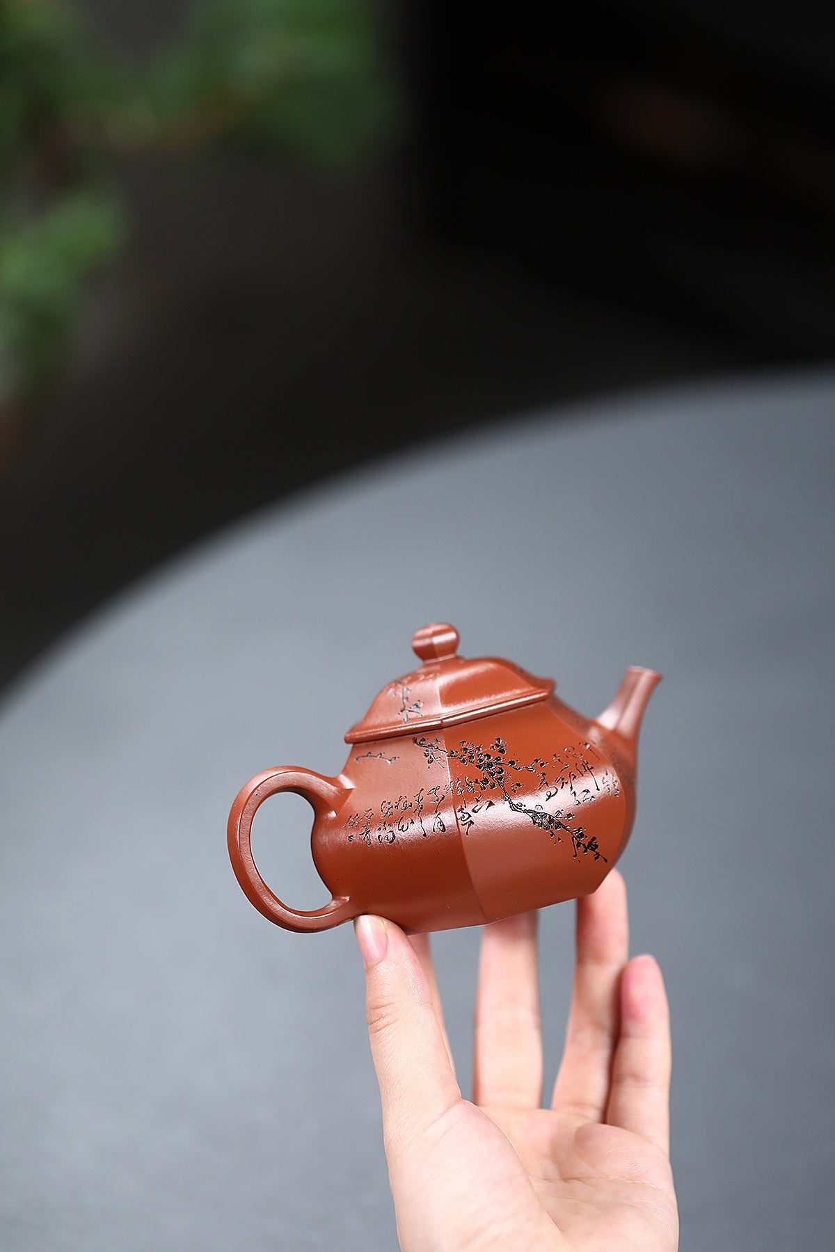 Liu Fang Rong Tian   150cc   - Yixing Zisha Purple Clay Teapot