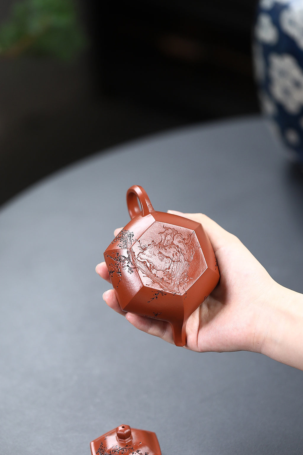 Liu Fang Rong Tian   150cc   - Yixing Zisha Purple Clay Teapot