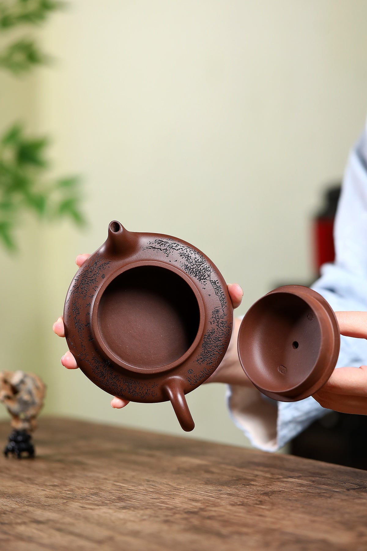 Xu Bian  200cc  - Yixing Zisha Purple Clay Teapot