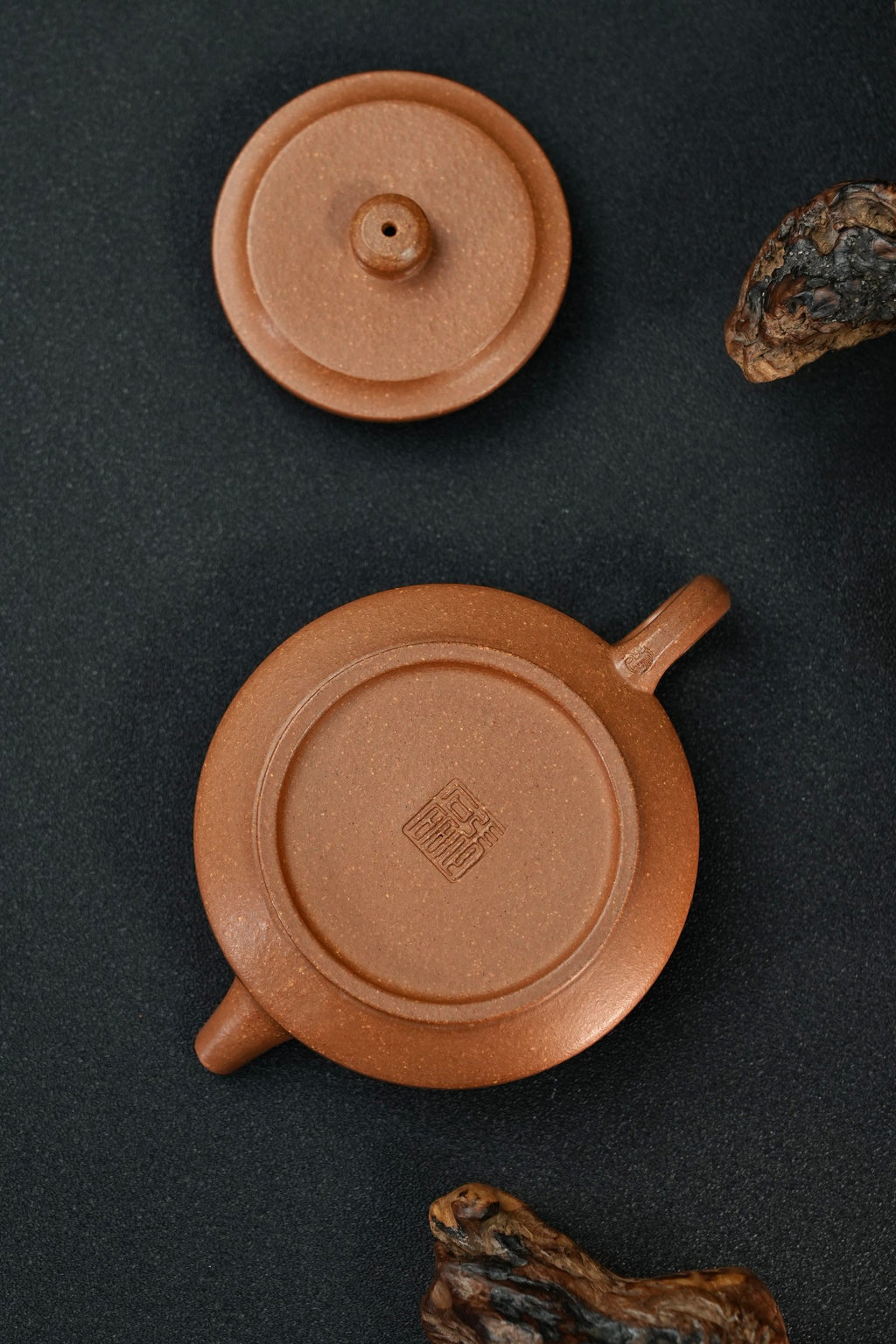 Zhou Pan   180cc - Yixing Zisha Purple Clay Teapot