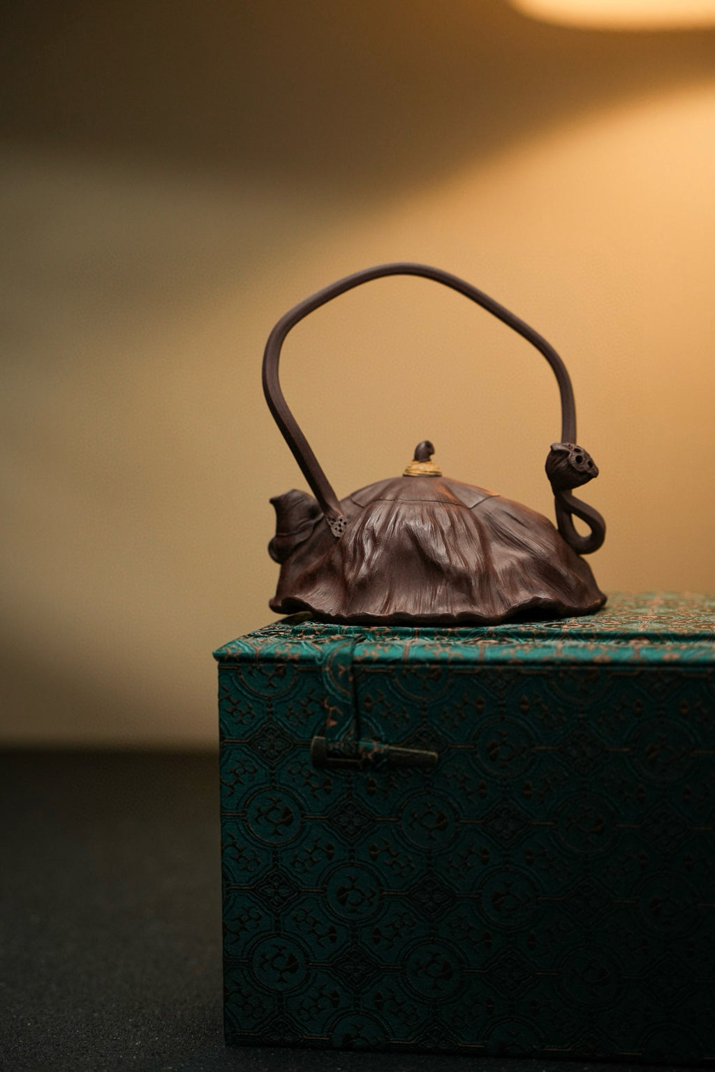 Chu Chen Ti Liang   180cc - Yixing Zisha Purple Clay Teapot