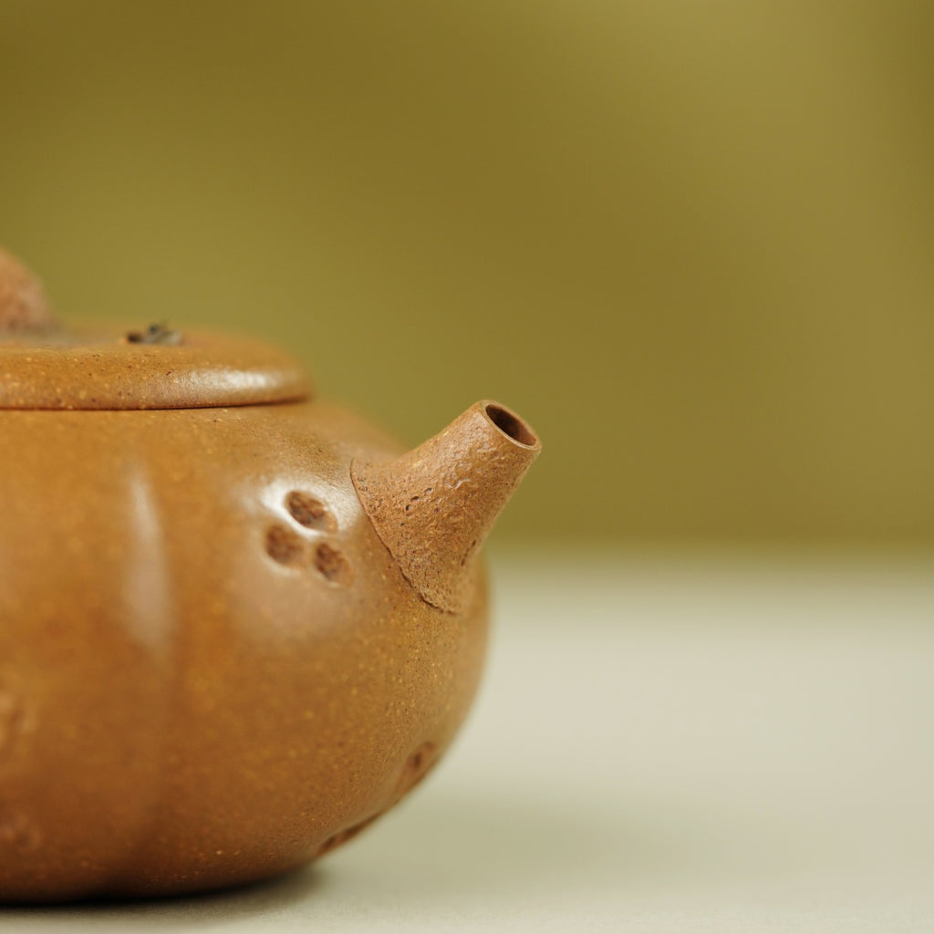 Wa Qu Hu   170cc - Yixing Zisha Purple Clay Teapot