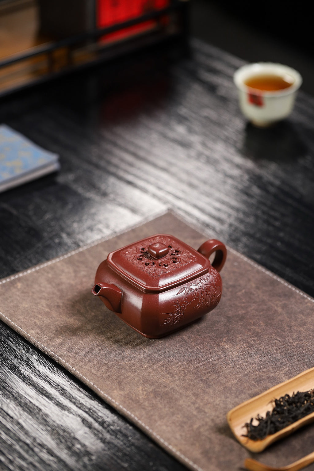 Fan Hua Si Jin   220cc - Yixing Zisha Purple Clay Teapot