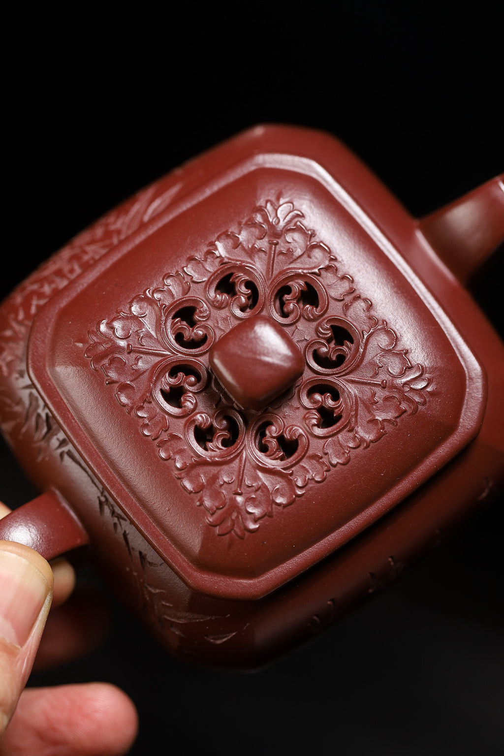 Fan Hua Si Jin   220cc - Yixing Zisha Purple Clay Teapot