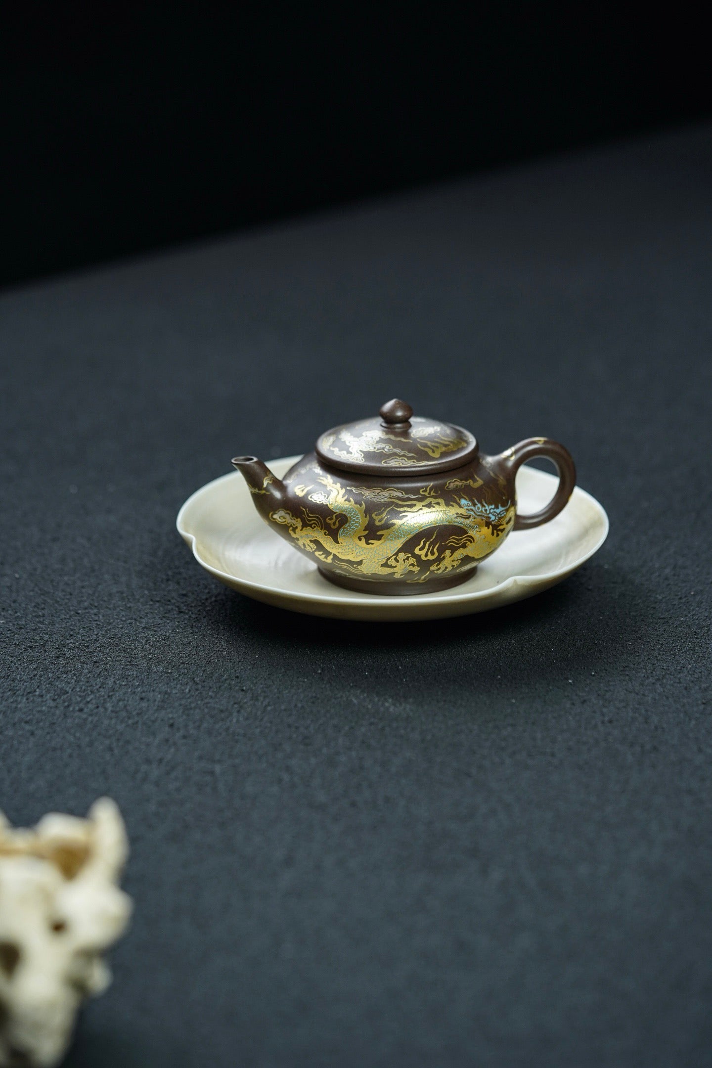Bian Ying  150cc - Yixing Zisha Purple Clay Teapot