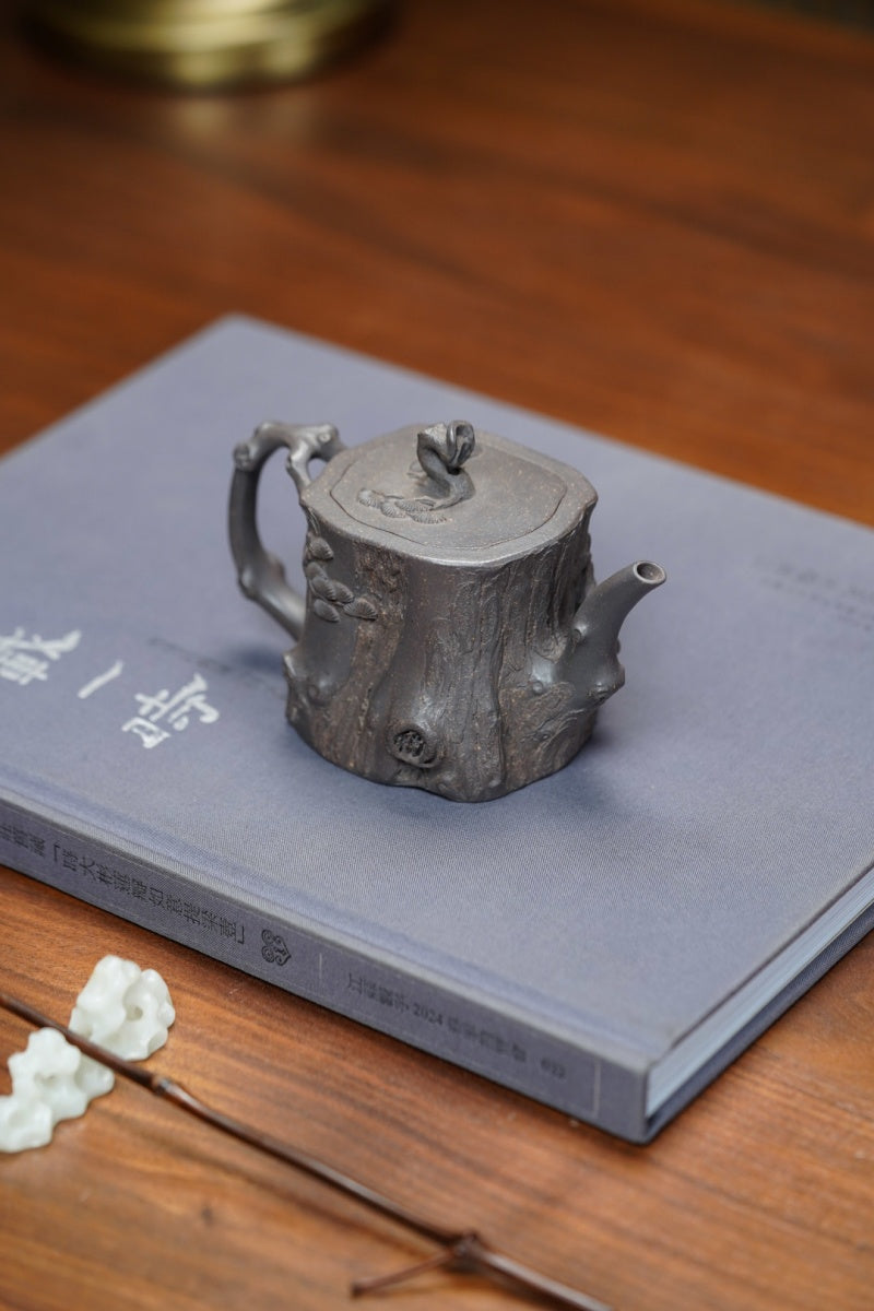 Rui Zhi Yun Song    200cc - Yixing Zisha Purple Clay Teapot