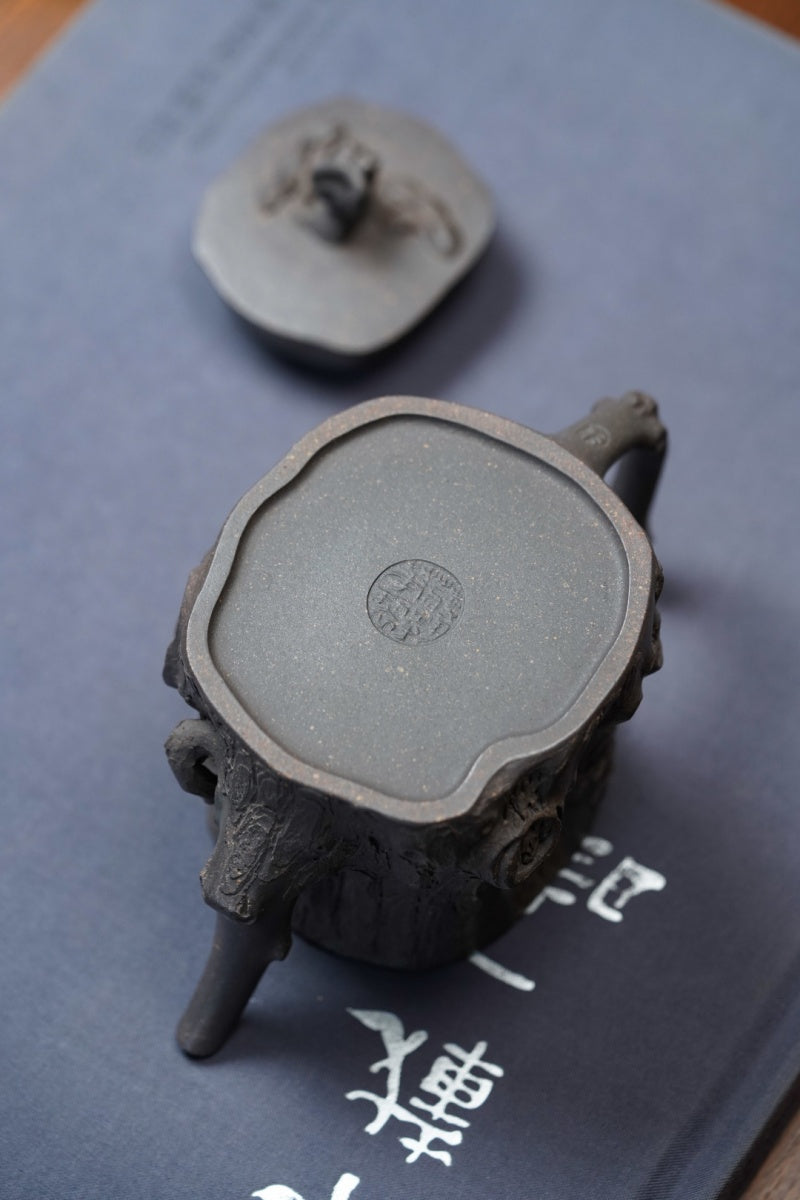 Rui Zhi Yun Song    200cc - Yixing Zisha Purple Clay Teapot