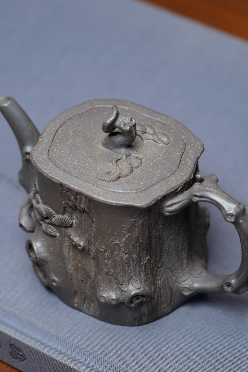 Rui Zhi Yun Song    200cc - Yixing Zisha Purple Clay Teapot