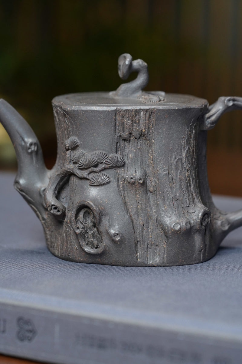 Rui Zhi Yun Song    200cc - Yixing Zisha Purple Clay Teapot