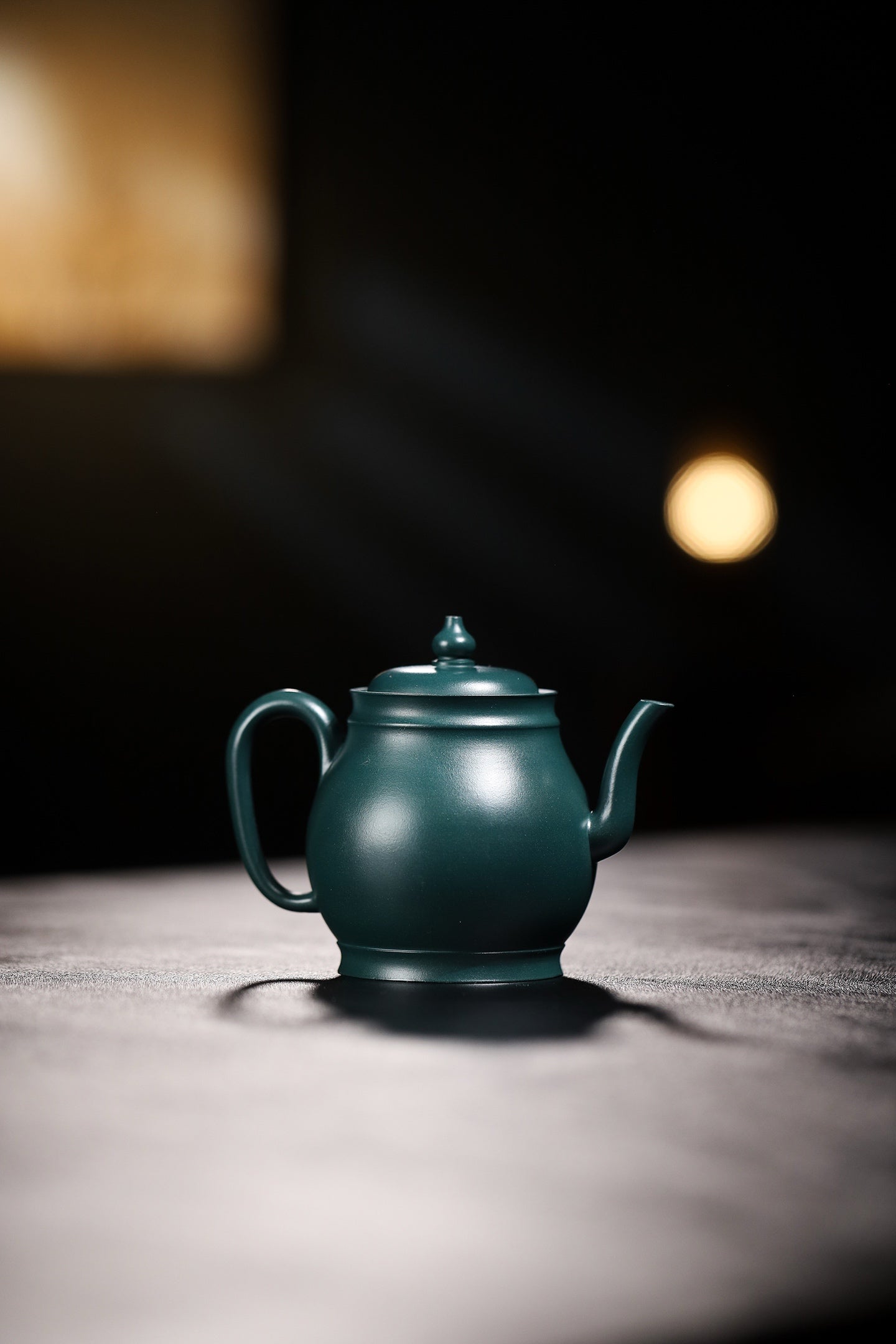Gong Deng  260cc - Yixing Zisha Purple Clay Teapot