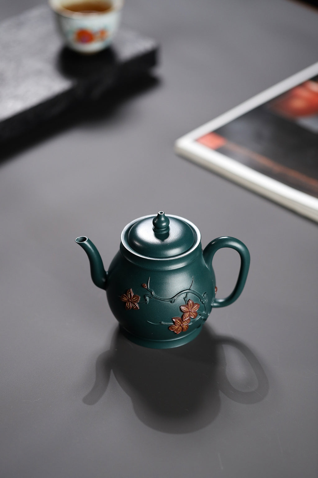 Gong Deng  260cc - Yixing Zisha Purple Clay Teapot