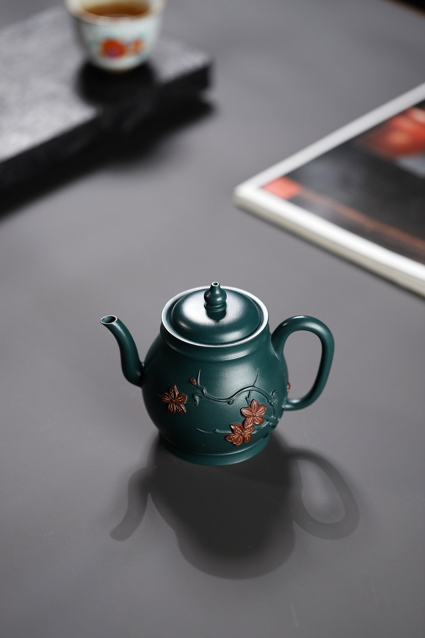 Gong Deng  260cc - Yixing Zisha Purple Clay Teapot