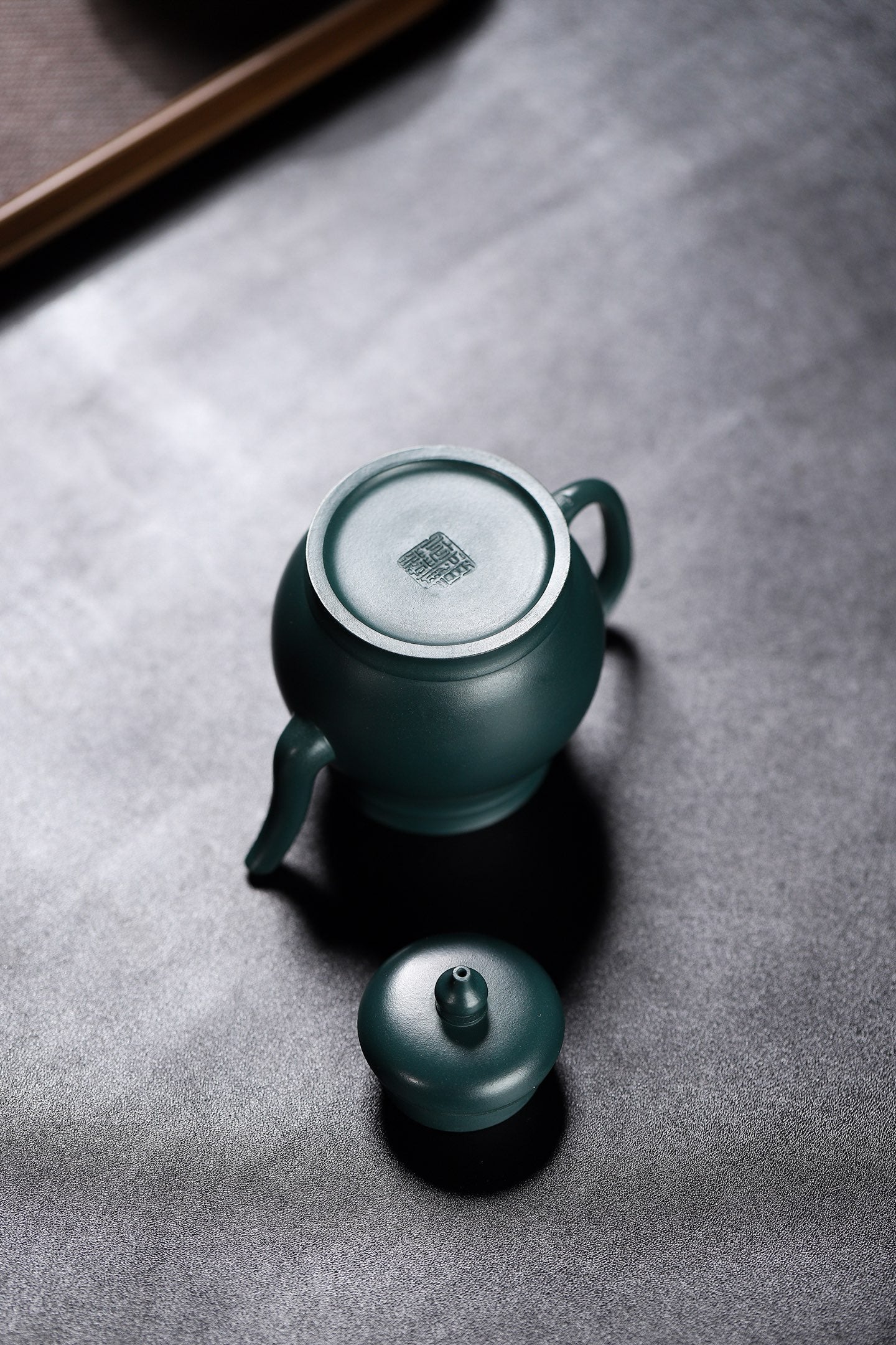 Gong Deng  260cc - Yixing Zisha Purple Clay Teapot