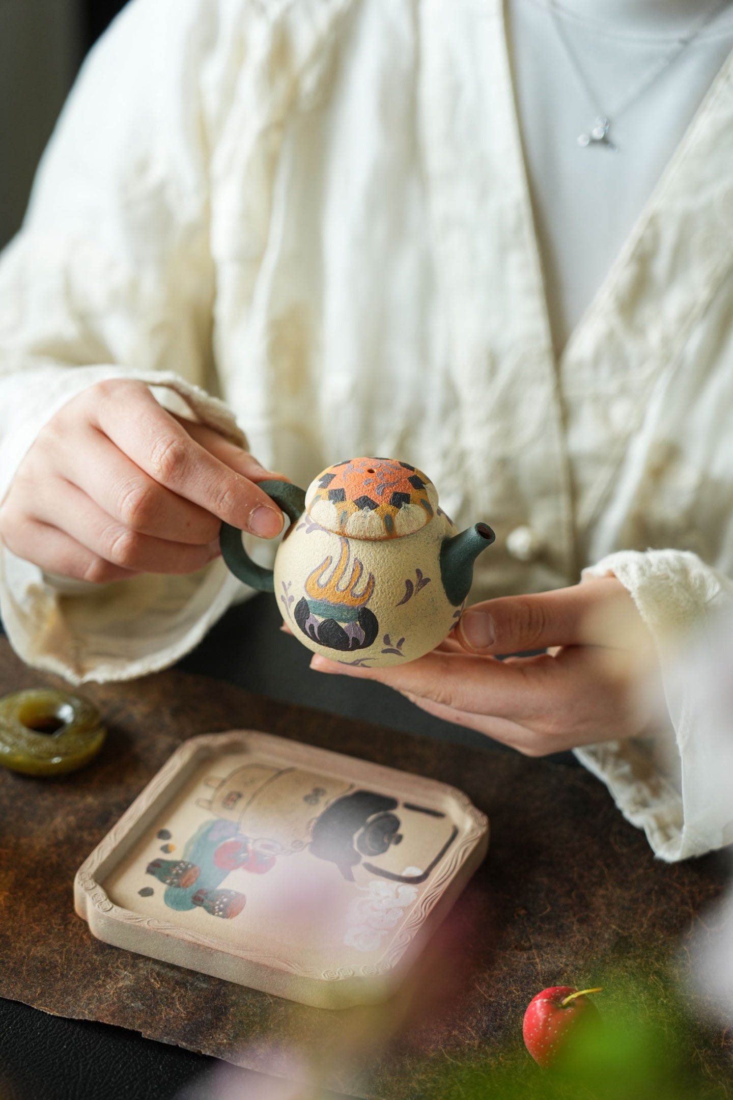 Ru Yi Bao Zhu   100cc - Yixing Zisha Purple Clay Teapot