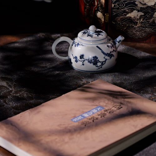 Blue and white porcelain teapot   -Jingdezhen porcelain