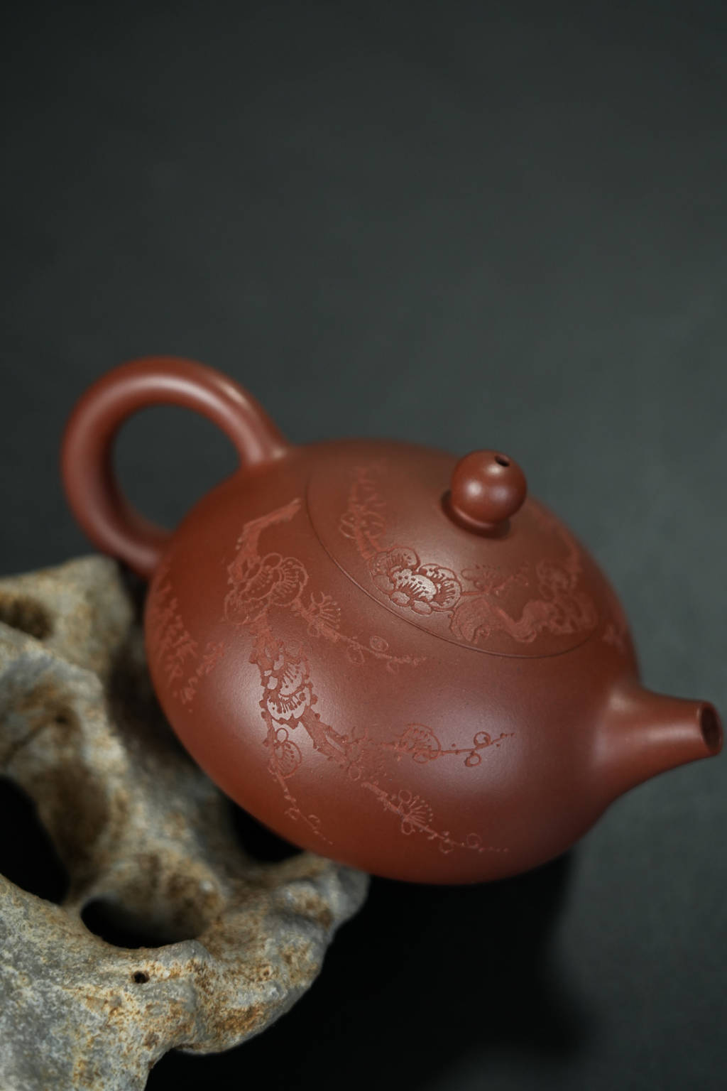 Mei Hua Yu Ru  175cc  - Yixing Zisha Purple Clay Teapot