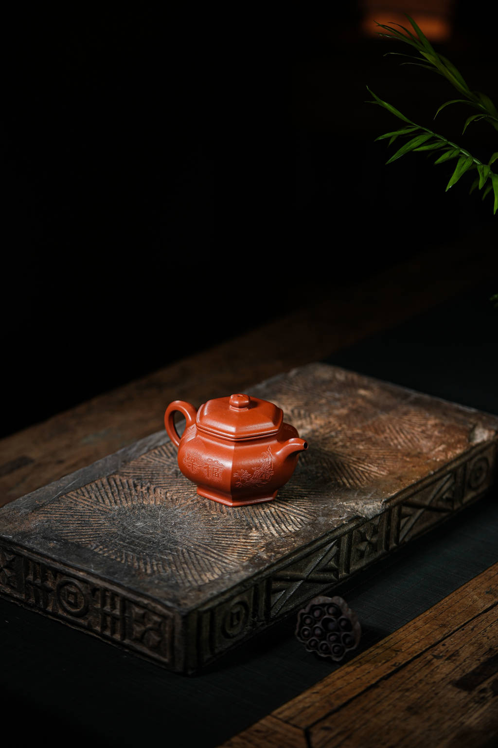 Liu Fang Duo Zhi   160cc  - Yixing Zisha Purple Clay Teapot