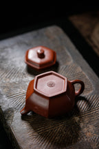 Liu Fang Duo Zhi   160cc  - Yixing Zisha Purple Clay Teapot
