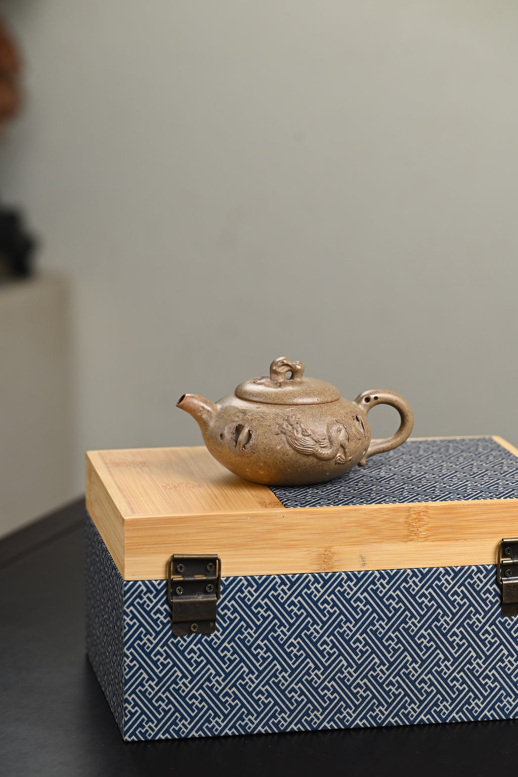 Yin Long  200cc  - Yixing Zisha Purple Clay Teapot