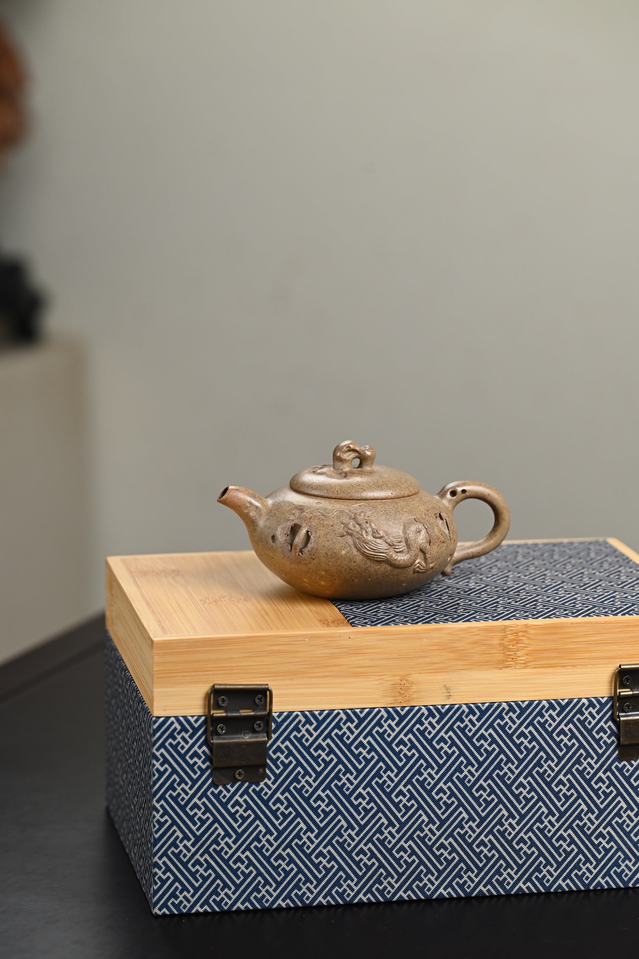 Yin Long  200cc  - Yixing Zisha Purple Clay Teapot