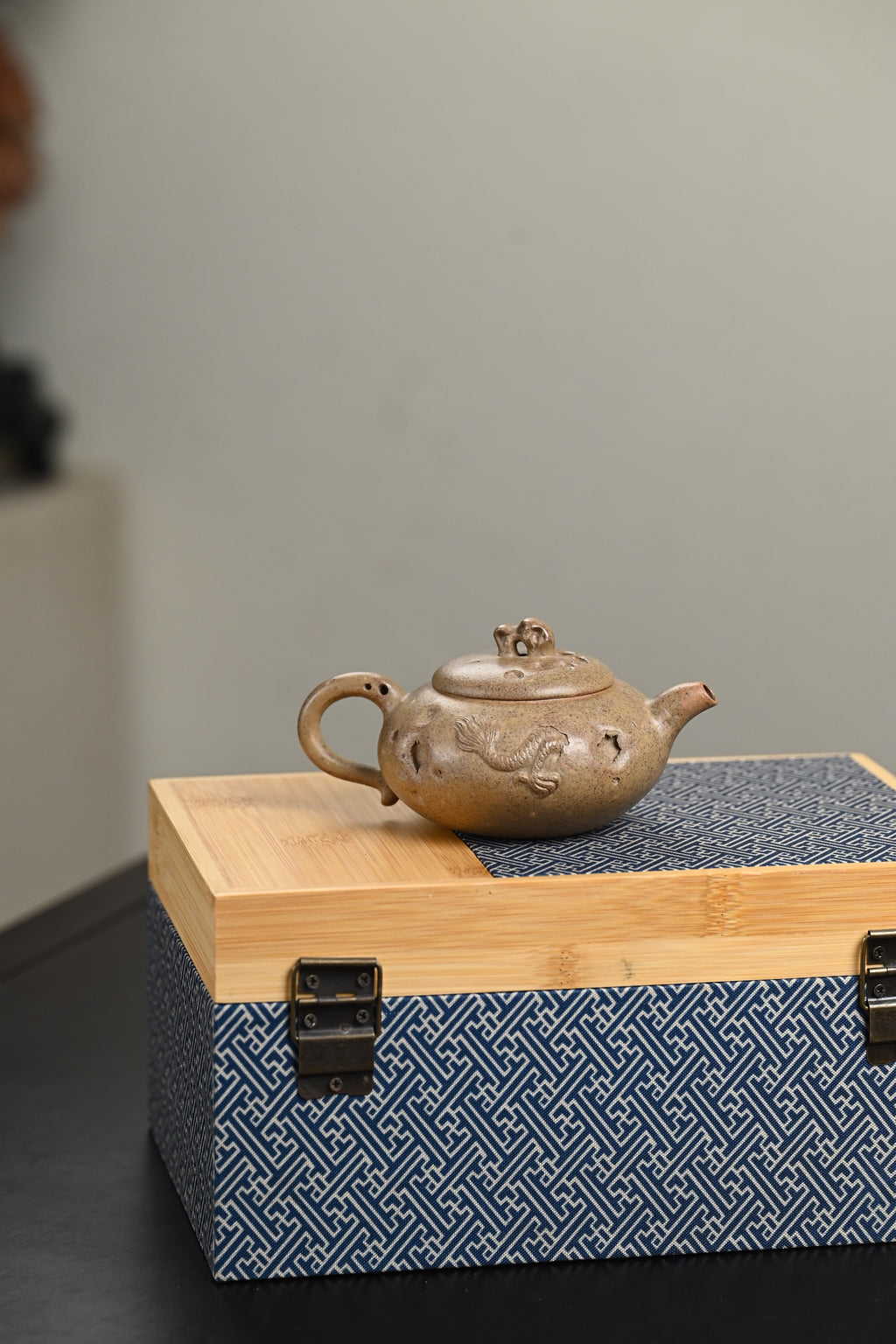 Yin Long  200cc  - Yixing Zisha Purple Clay Teapot