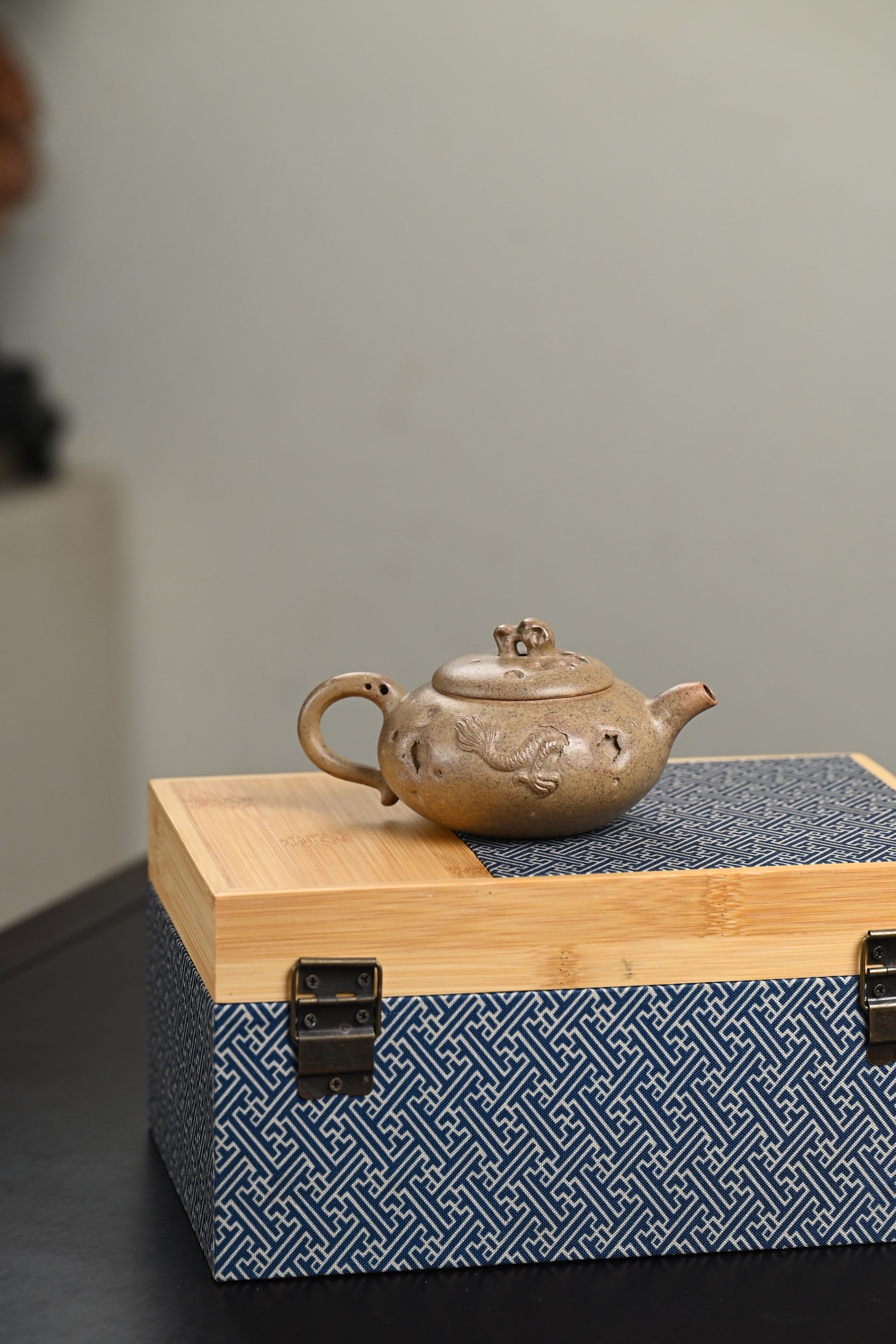 Yin Long  200cc  - Yixing Zisha Purple Clay Teapot