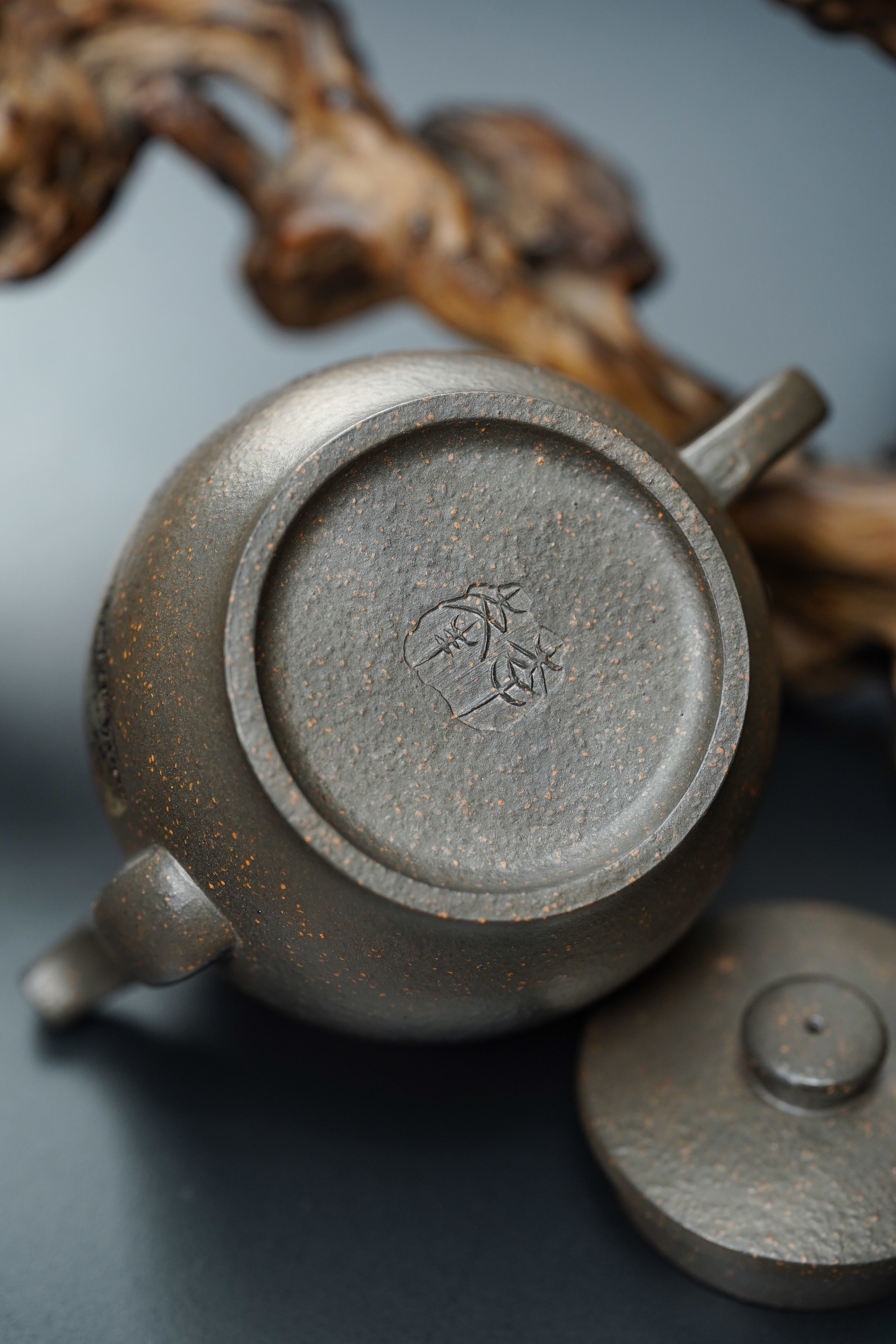 Ji Zhi Hu    280cc  - Yixing Zisha Purple Clay Teapot