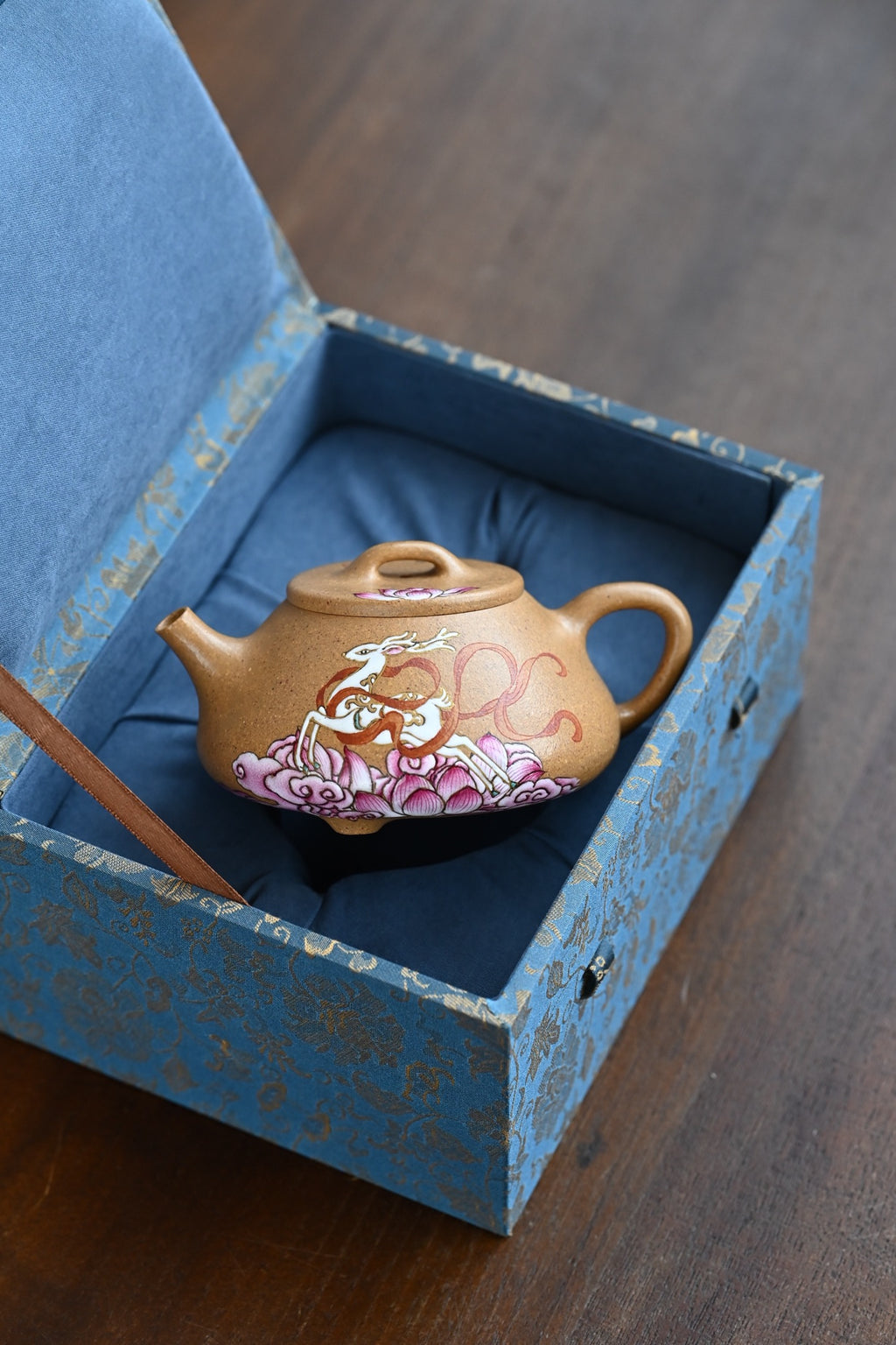 Xin Zhou Shi Piao   190cc   - Yixing Zisha Purple Clay Teapot