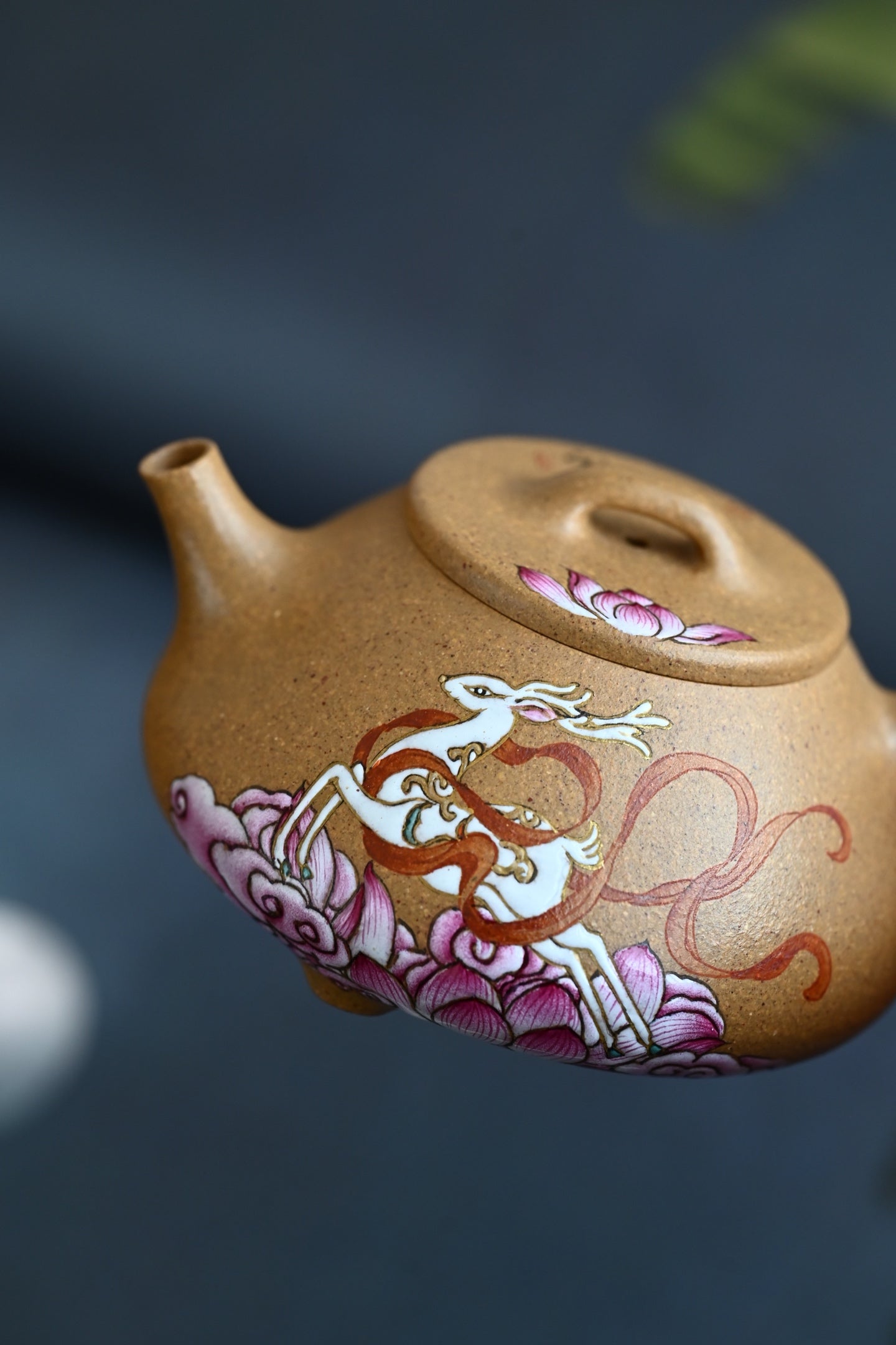 Xin Zhou Shi Piao   190cc   - Yixing Zisha Purple Clay Teapot