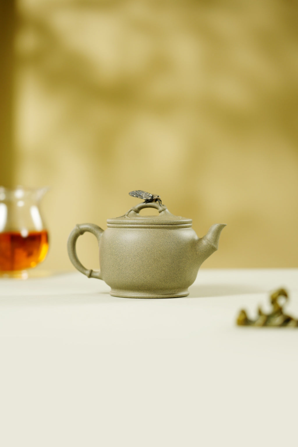 Zhu Yi Hu    150cc   - Yixing Zisha Purple Clay Teapot