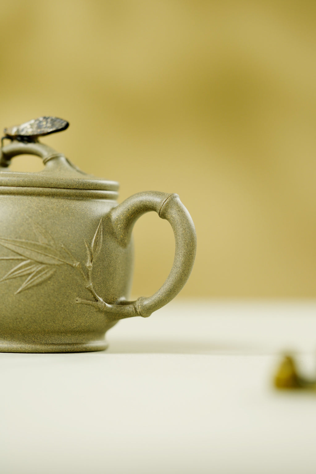 Zhu Yi Hu    150cc   - Yixing Zisha Purple Clay Teapot