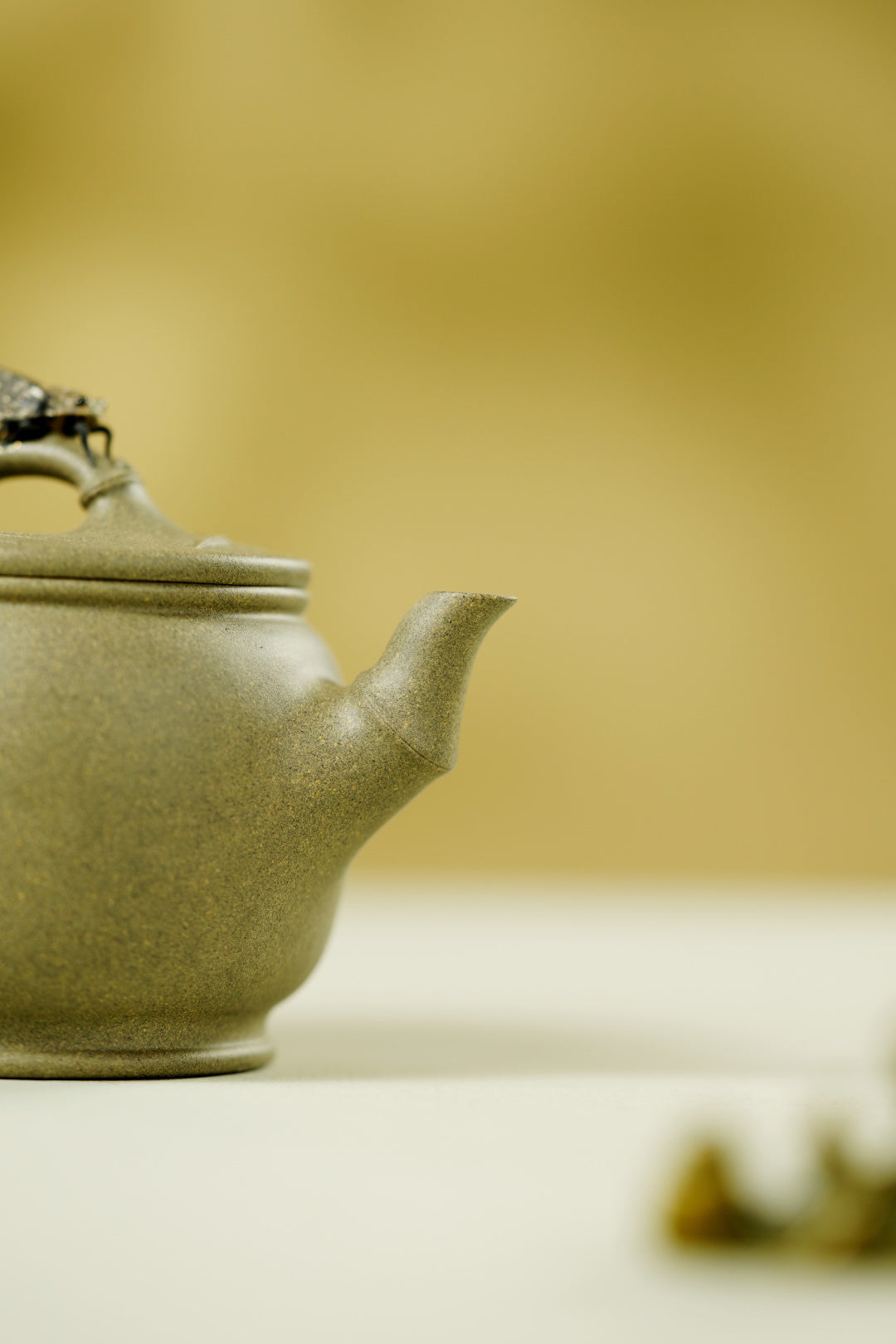 Zhu Yi Hu    150cc   - Yixing Zisha Purple Clay Teapot