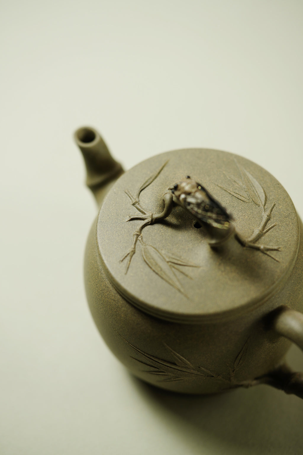 Zhu Yi Hu    150cc   - Yixing Zisha Purple Clay Teapot