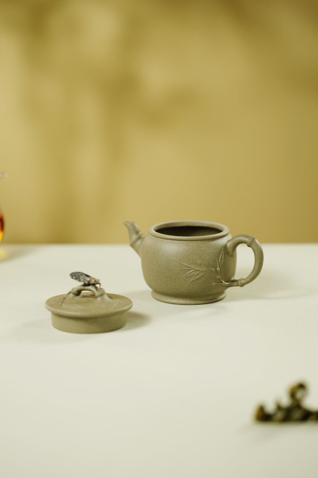 Zhu Yi Hu    150cc   - Yixing Zisha Purple Clay Teapot