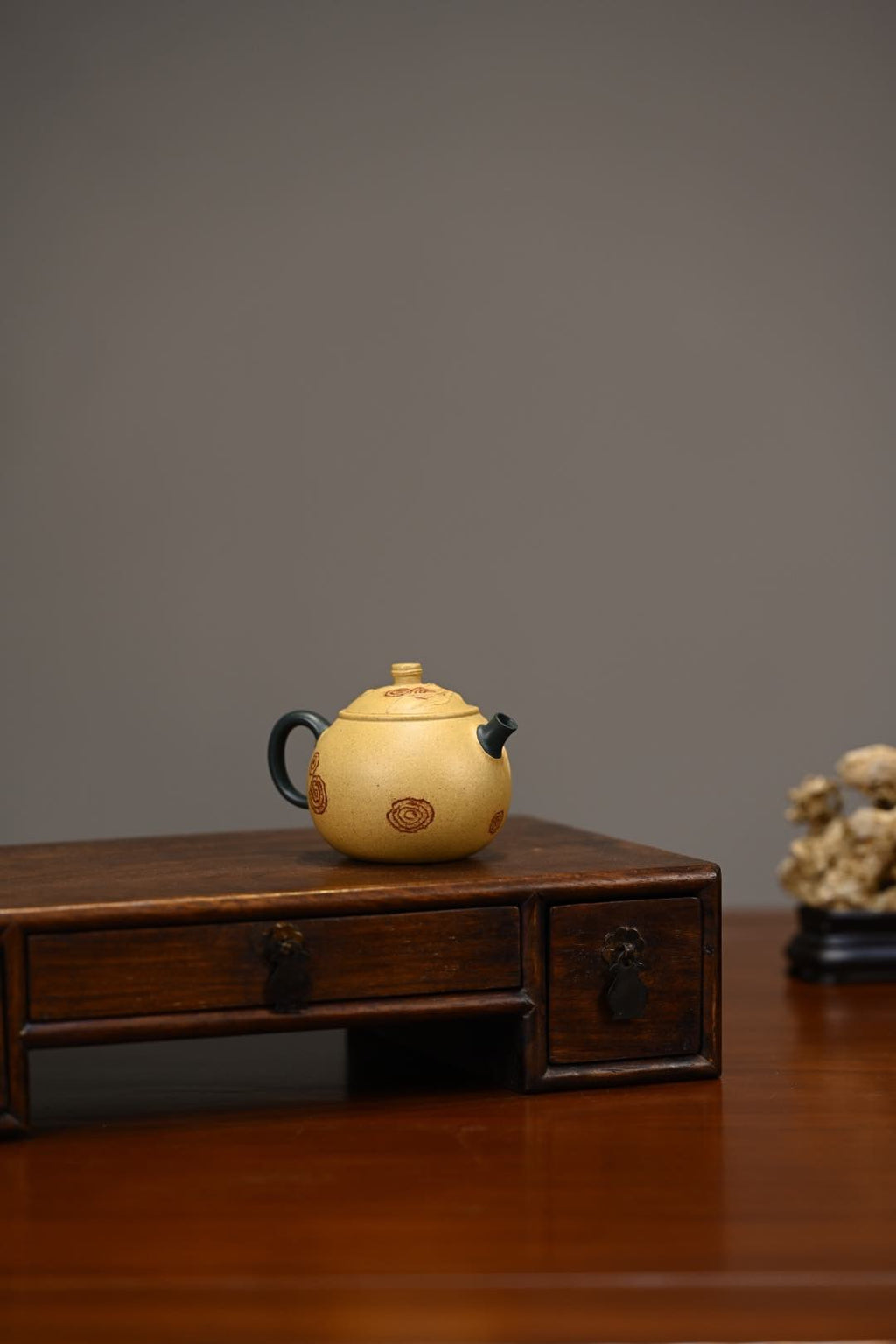 Xiang Fei Zhu    130cc   - Yixing Zisha Purple Clay Teapot