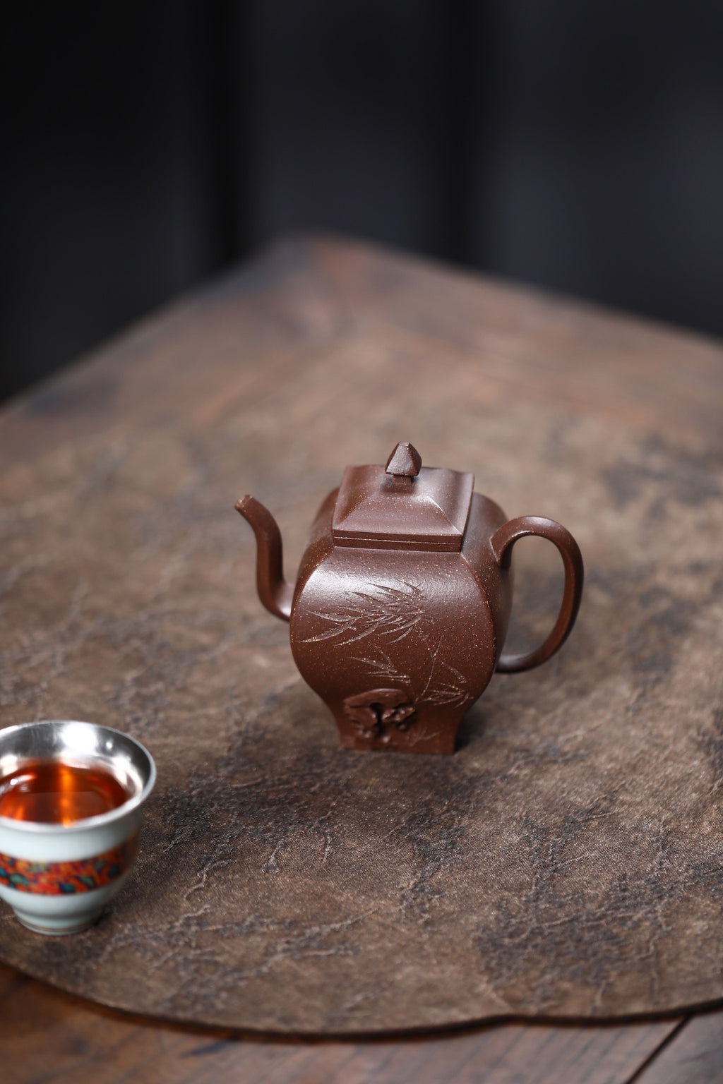 Ling Yun    220cc   - Yixing Zisha Purple Clay Teapot