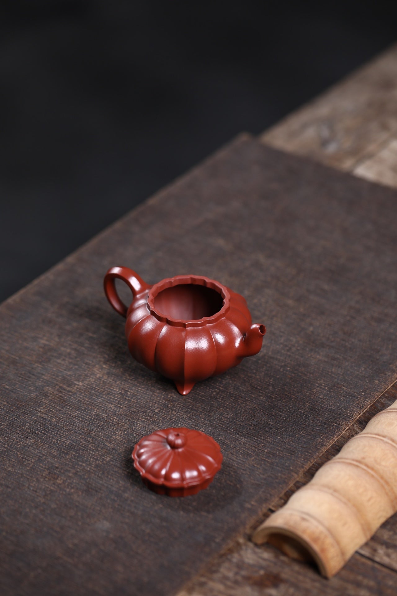 Jin Wen Bao Xiang     120cc   - Yixing Zisha Purple Clay Teapot